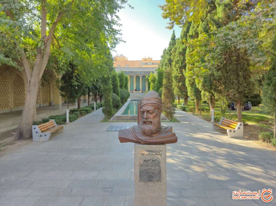 تصویر 62: آرامگاه صائب تبریزی
