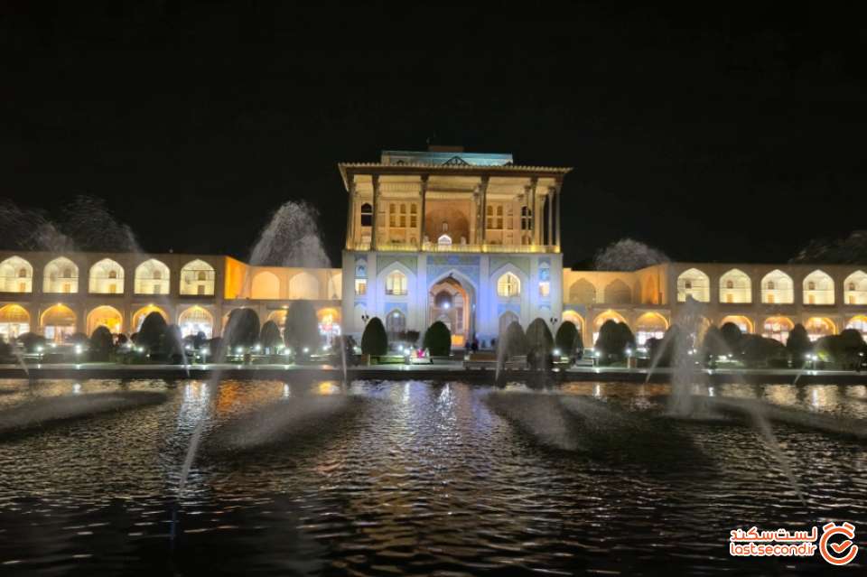 تصویر 60: نمای عالی قاپو در شب