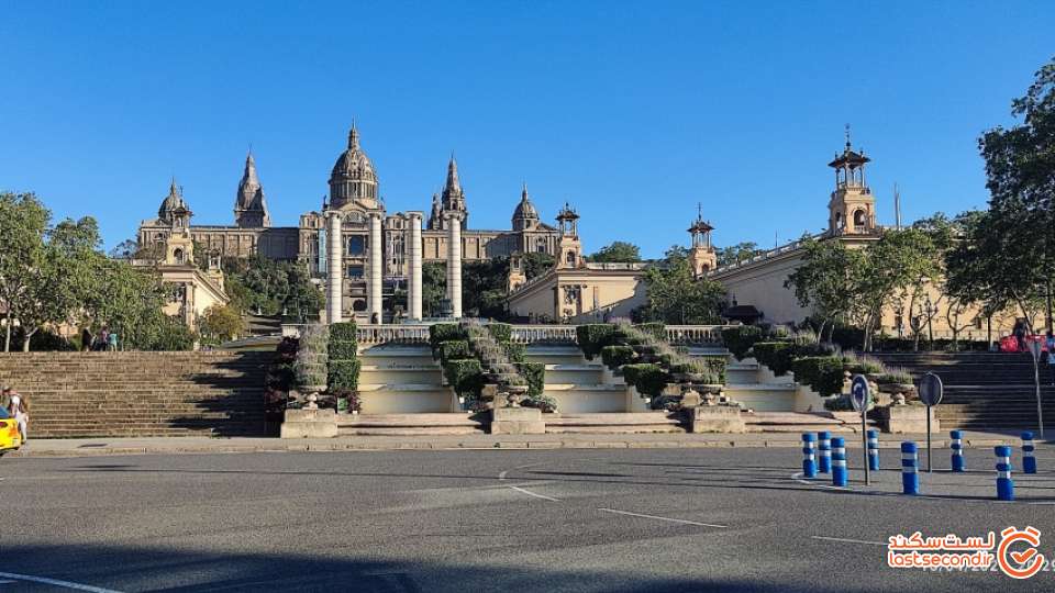 عکس &nbsp;12 &nbsp;نمای موزه ملی هنر کاتالونیا &nbsp; ( Museu Nacional d&rsquo;Art de Catalunya (MNAC). در میانه &nbsp;تپه مونت&zwnj;ژوئیک
