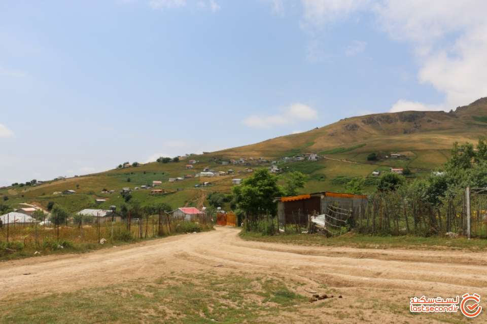 نمایی از خانه های روستایی سوباتان