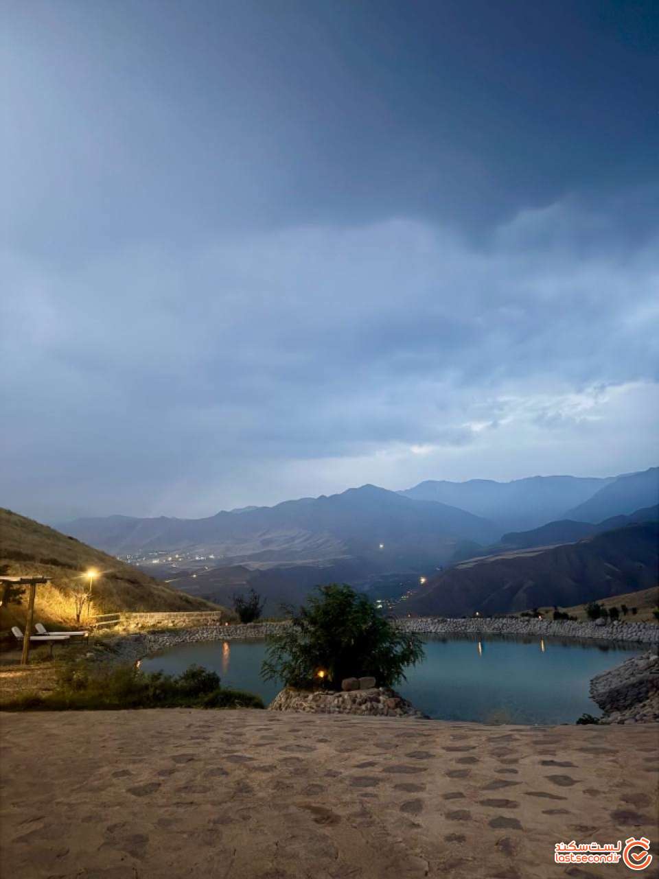 فقط به نظاره بنشین