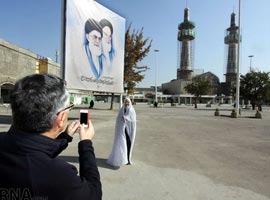 علاقه  گردشگران خارجی به حرم امام‌رضا (ع) + تصاویر