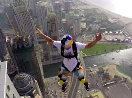 اوج هیجان در پرش از بالای بلندترین برج دبی‏ +فیلم