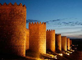 دیوارهای سنگی ، محافظ شهر باستانی آویلا در اسپانیا