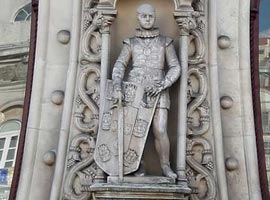 مجسمه پادشاه پرتغال، قربانی عکس سلفی یک گردشگر شد 