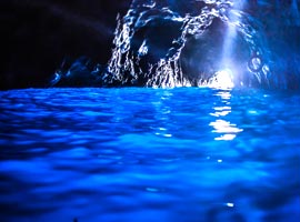 آبی ترین رنگ را در این غار می توانید ببینید + تصاویر
