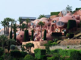 هتل حبابی شکل فرانسه، مکانی متفاوت و زیبا برای برگزاری جشنواره های مد