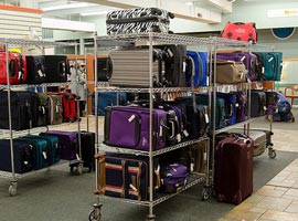 فروشگاهی عجیب برای حراج محتویات چمدان های گمشده در فرودگاه