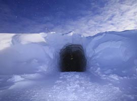 تصاویری زیبا از بزرگترین تونل یخی دست ساز در ایسلند