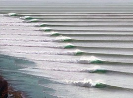 طولانی ترین موج های دریا را در پرو ببینید