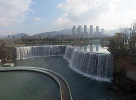 افتتاح بزرگترین آبشار مصنوعی آسیا در چین + تصاویر