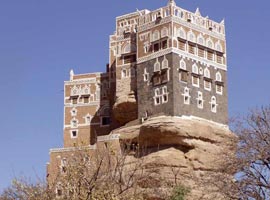 دارالحجر، قصر زیبایی بر بالای صخره های صنعا