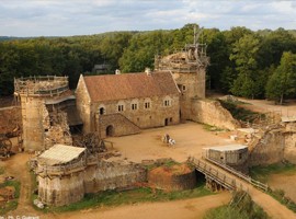 قلعه ی نوساز قرون وسطایی در فرانسه!
