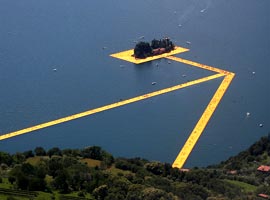 اسکله معلق ، پروژه قدم زدن به روی دریاچه ایتالیا افتتاح شد