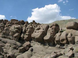 وردیج، روستای آدمک های سنگی در حوالی تهران